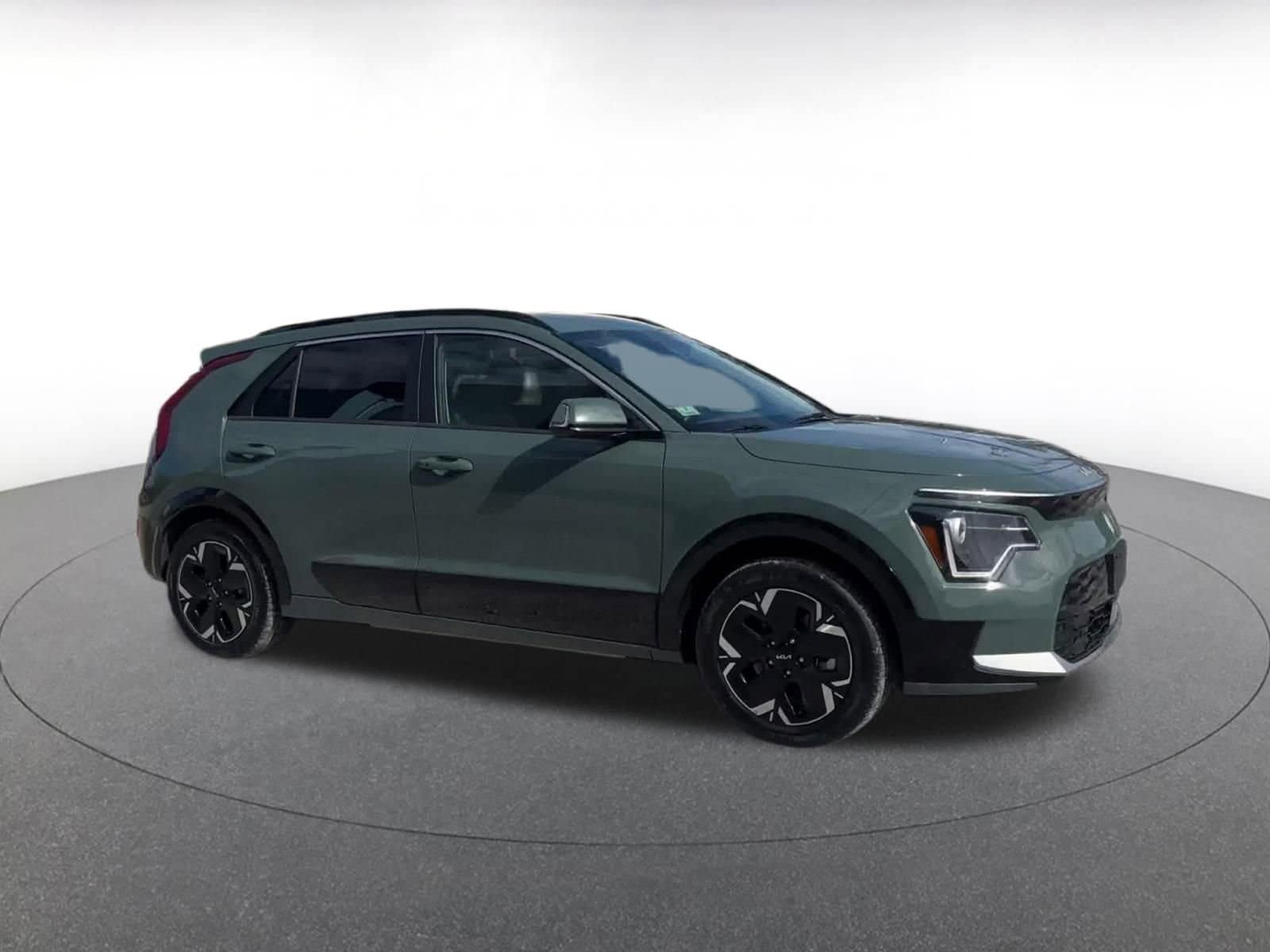 Thumbnail: 2023 Kia Niro - 2
