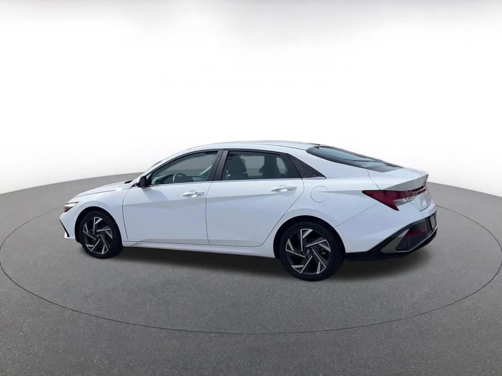 Thumbnail: 2025 Hyundai Elantra - 10