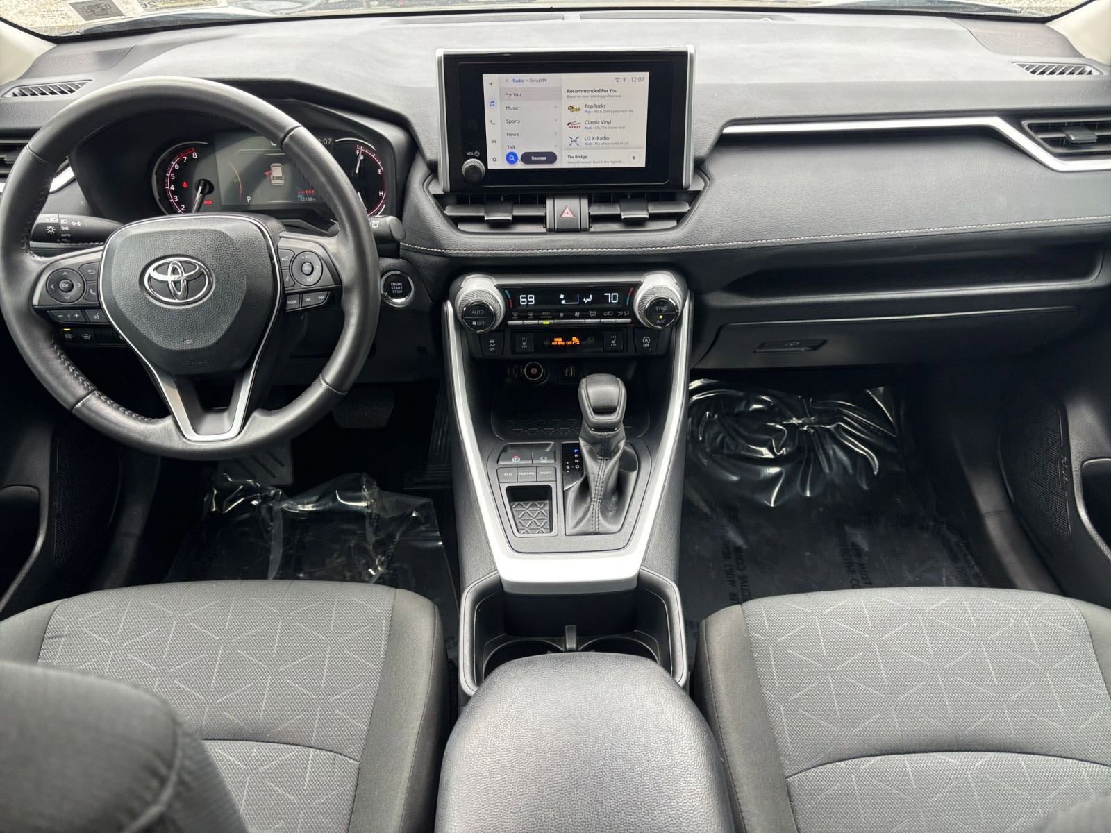 Thumbnail: 2025 Toyota RAV4 - 29