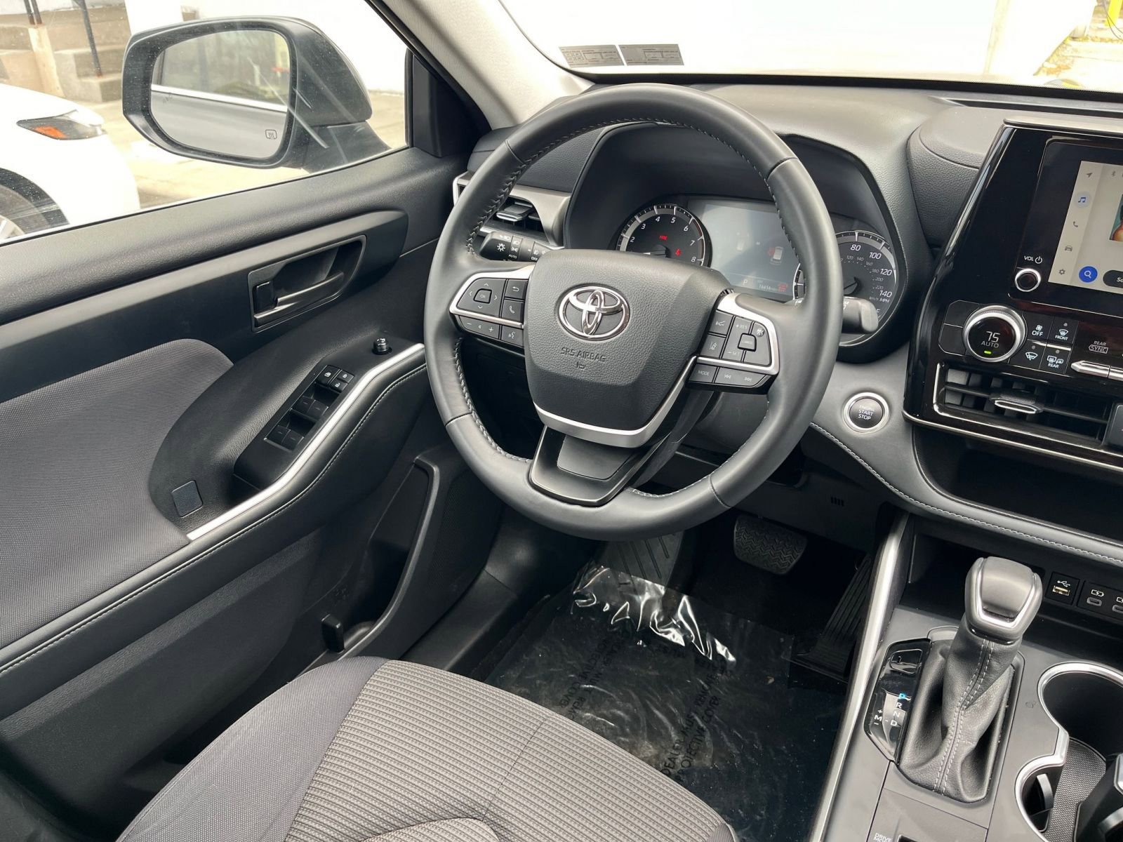 Thumbnail: 2025 Toyota Highlander - 35