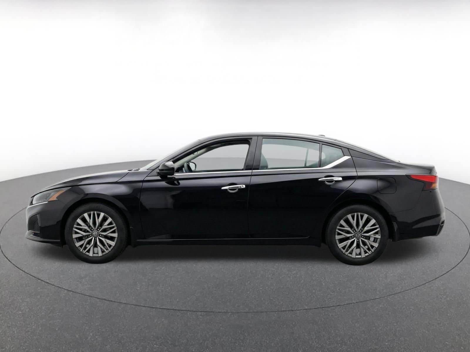 Thumbnail: 2025 Nissan Altima - 4