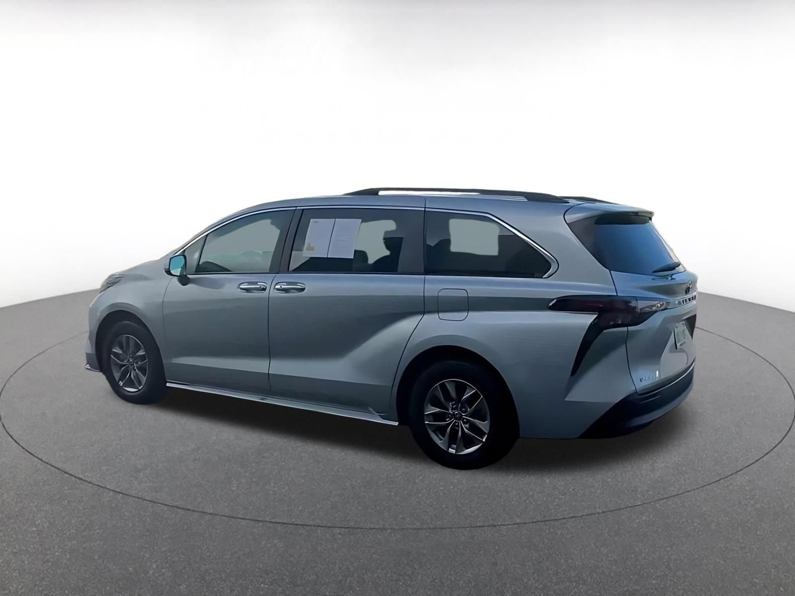 Thumbnail: 2025 Toyota Sienna - 3
