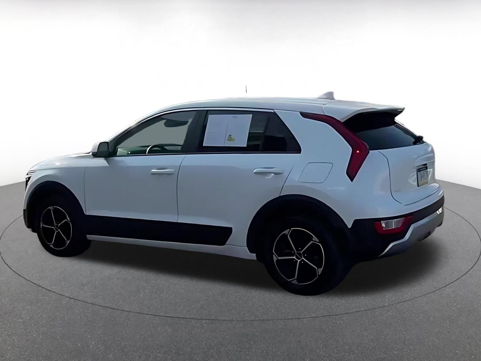 Thumbnail: 2026 Kia Niro - 10
