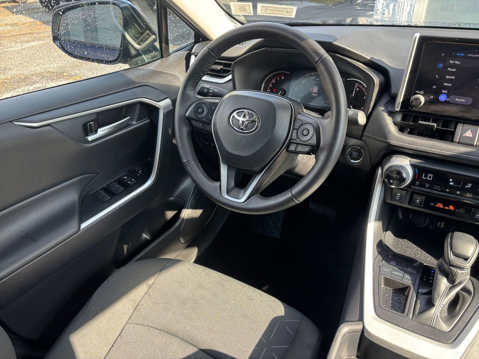 Thumbnail: 2025 Toyota RAV4 - 31