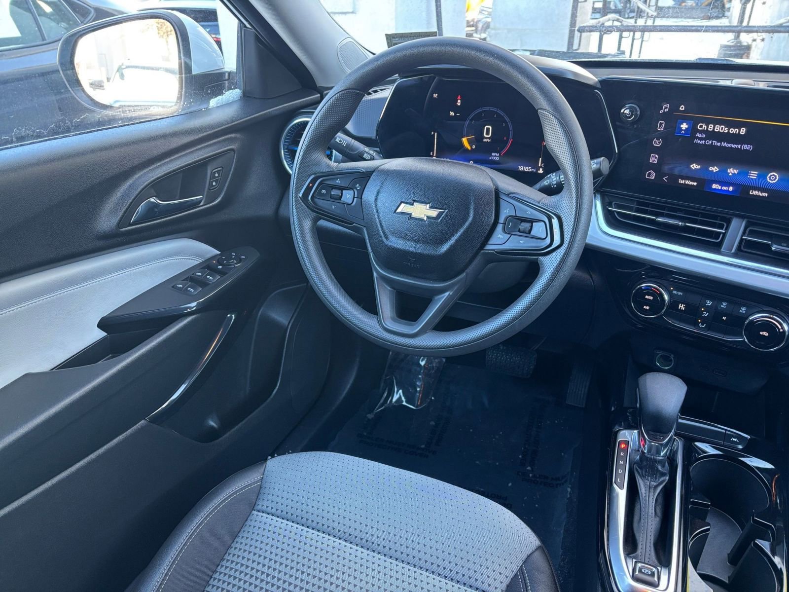 Thumbnail: 2025 Chevrolet Trax - 28