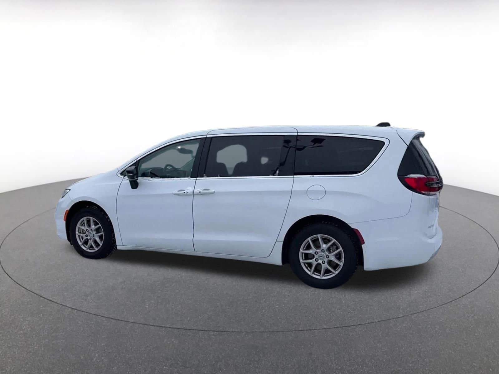 Thumbnail: 2024 Chrysler Pacifica - 9