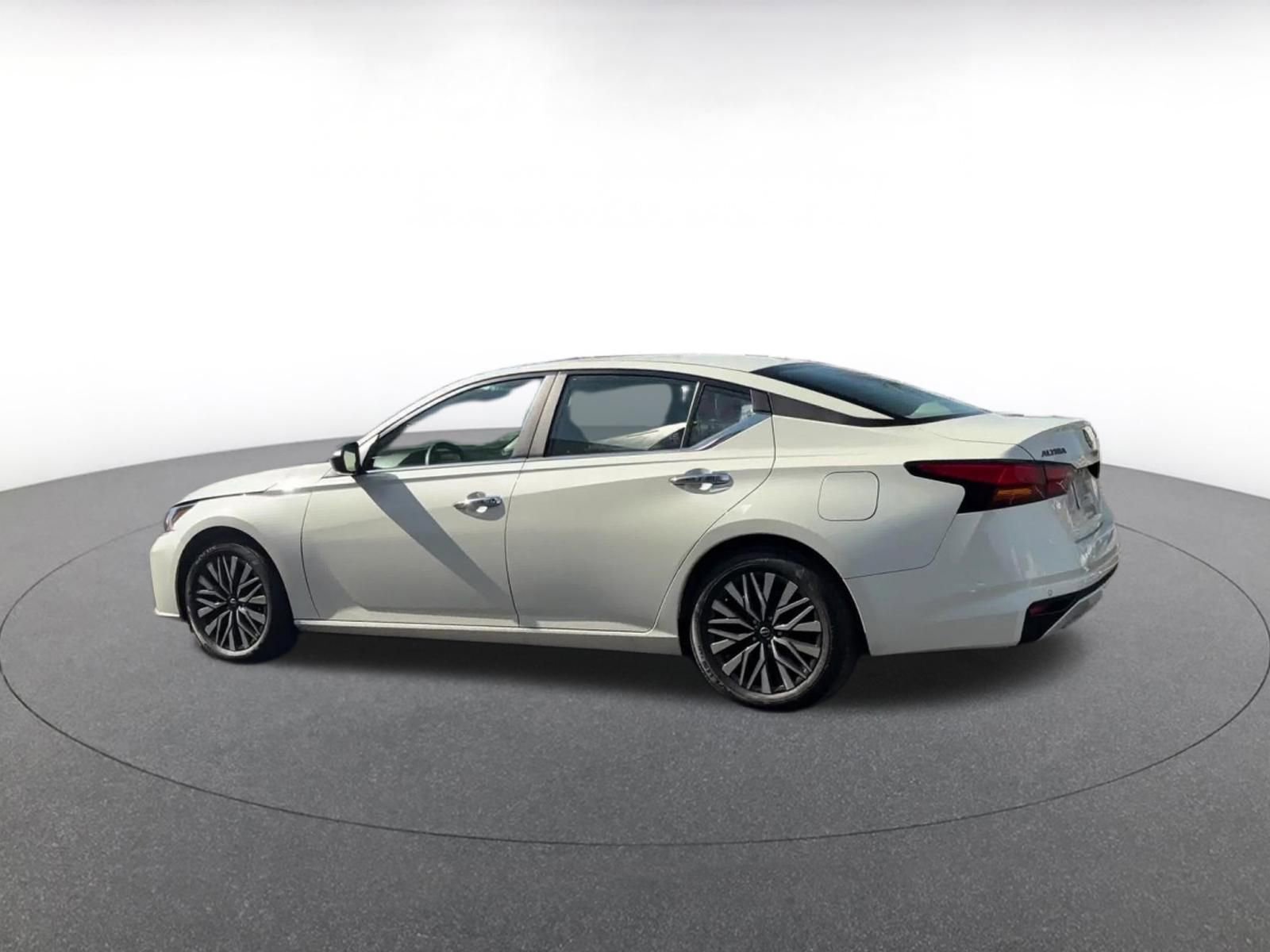 Thumbnail: 2025 Nissan Altima - 10