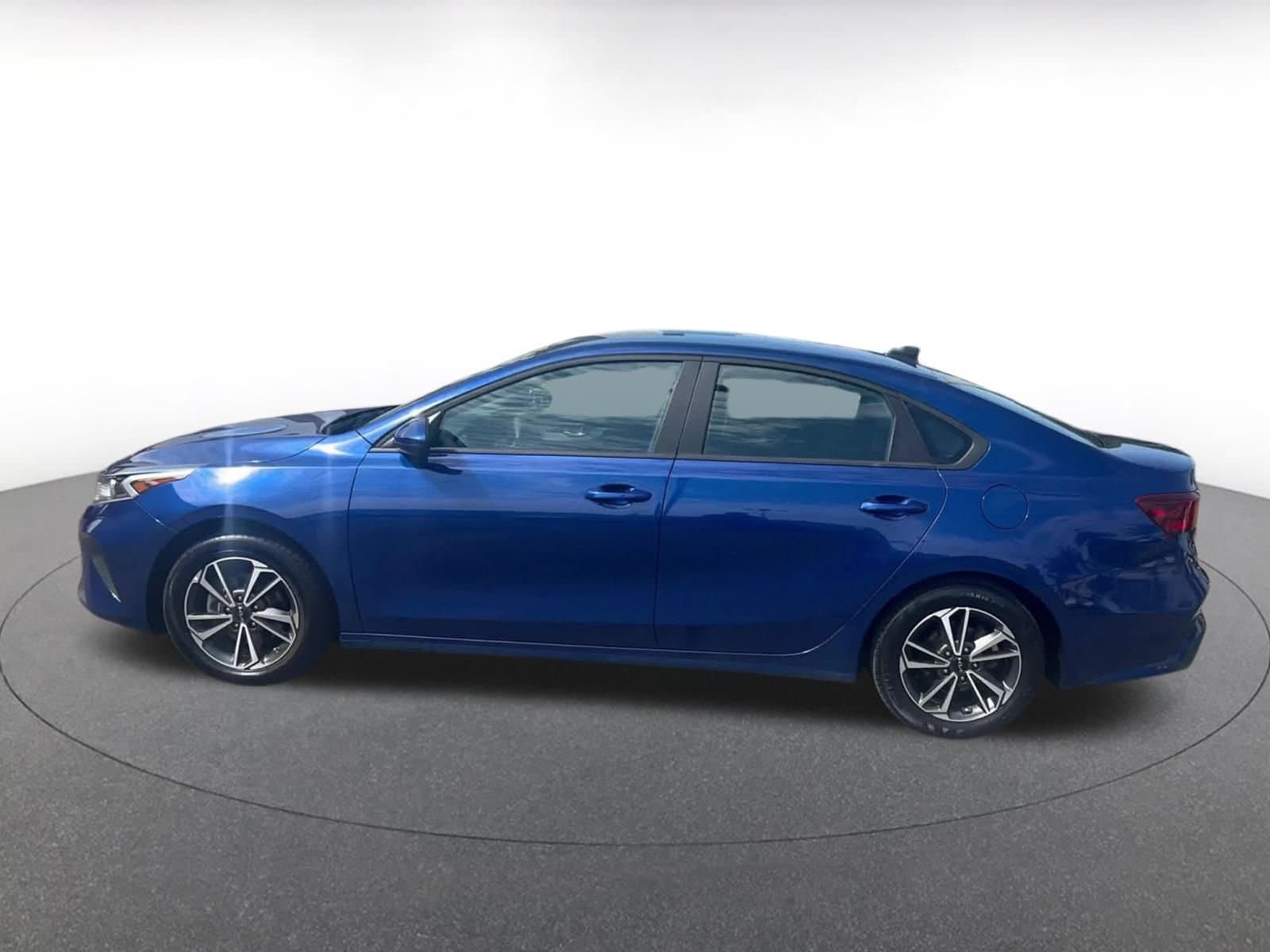 Thumbnail: 2023 Kia Forte - 9