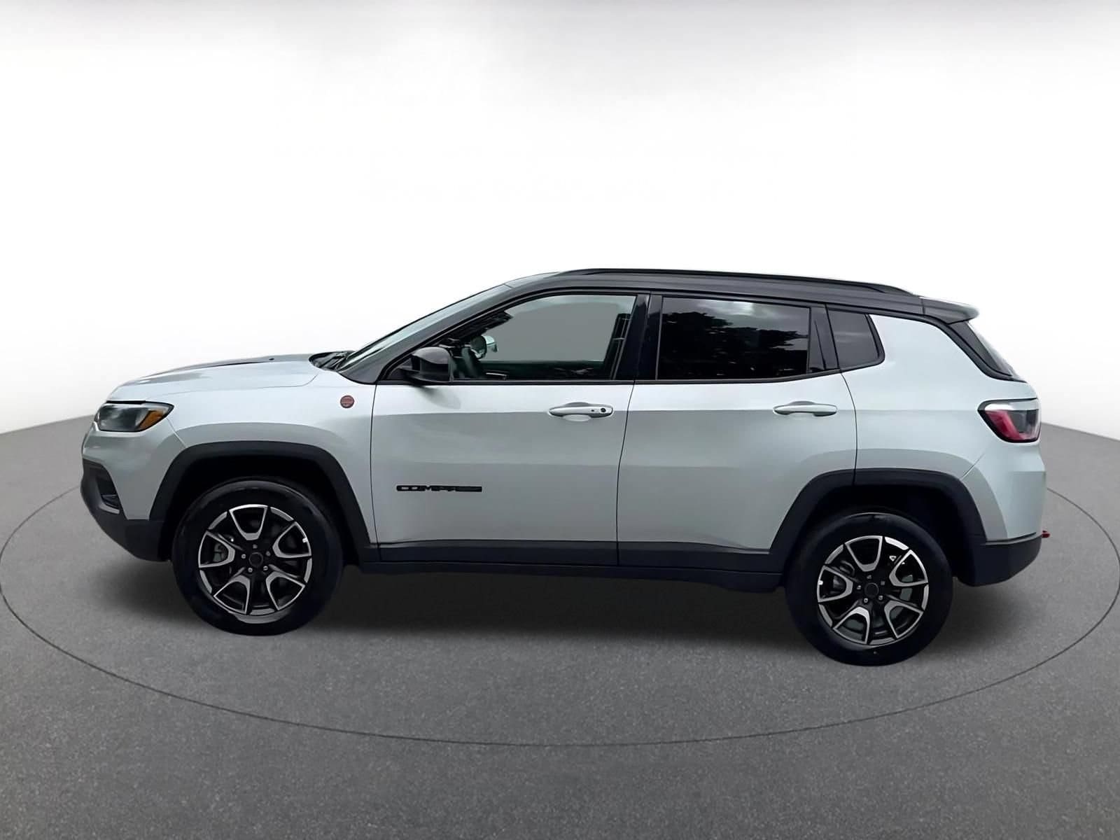 Thumbnail: 2025 Jeep Compass - 9