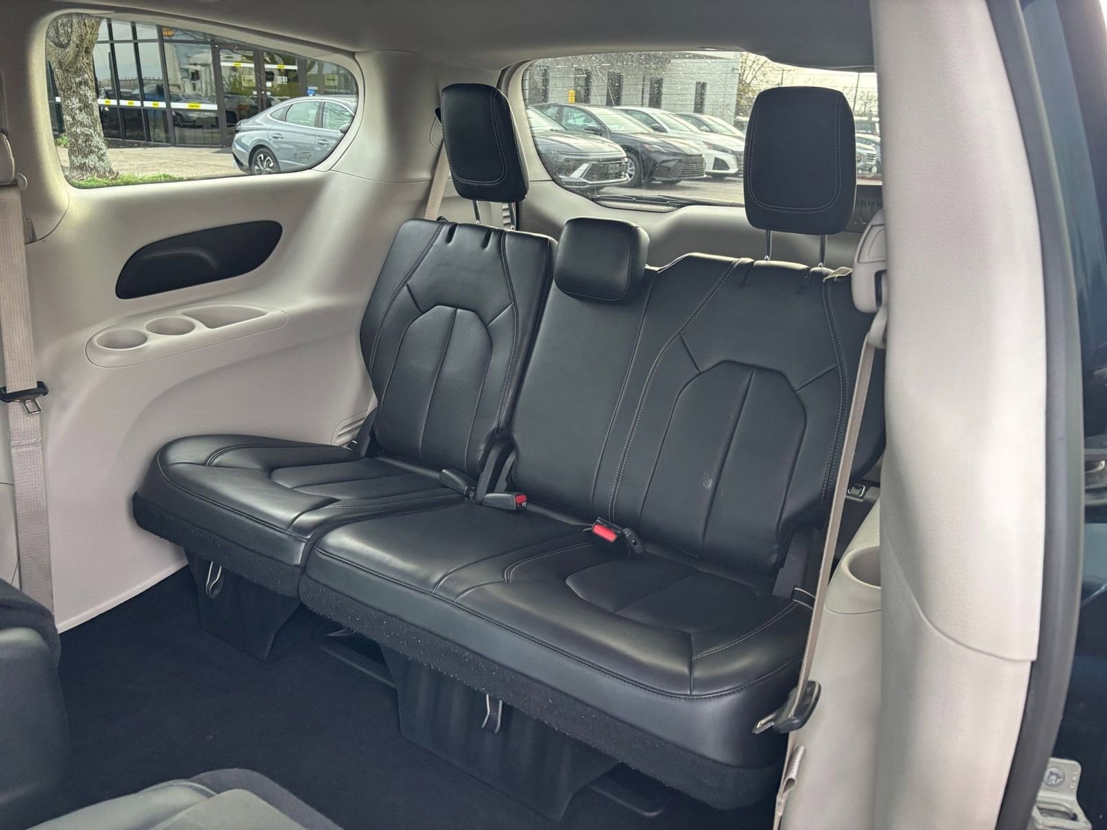 Thumbnail: 2023 Chrysler Pacifica - 32