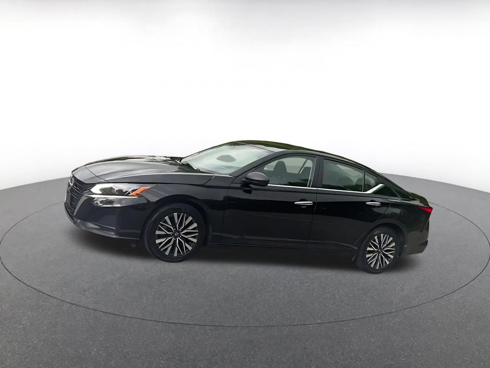 Thumbnail: 2025 Nissan Altima - 8