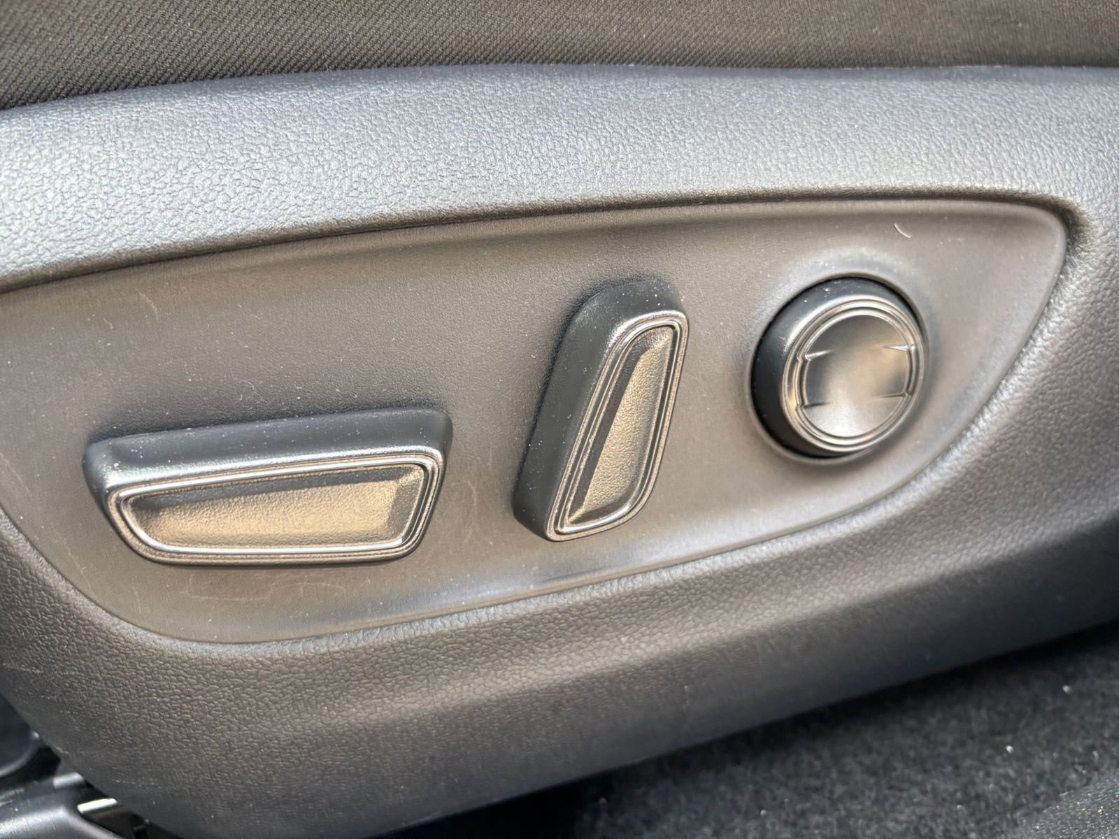 Thumbnail: 2025 Toyota RAV4 - 23