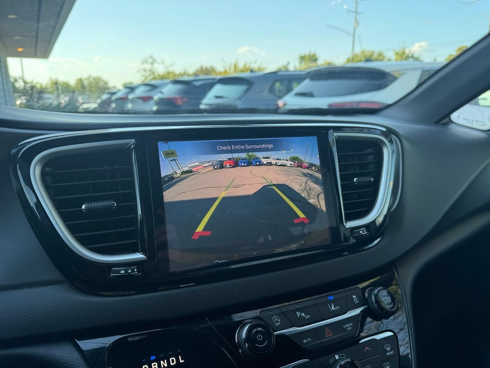 Thumbnail: 2025 Chrysler Pacifica - 25