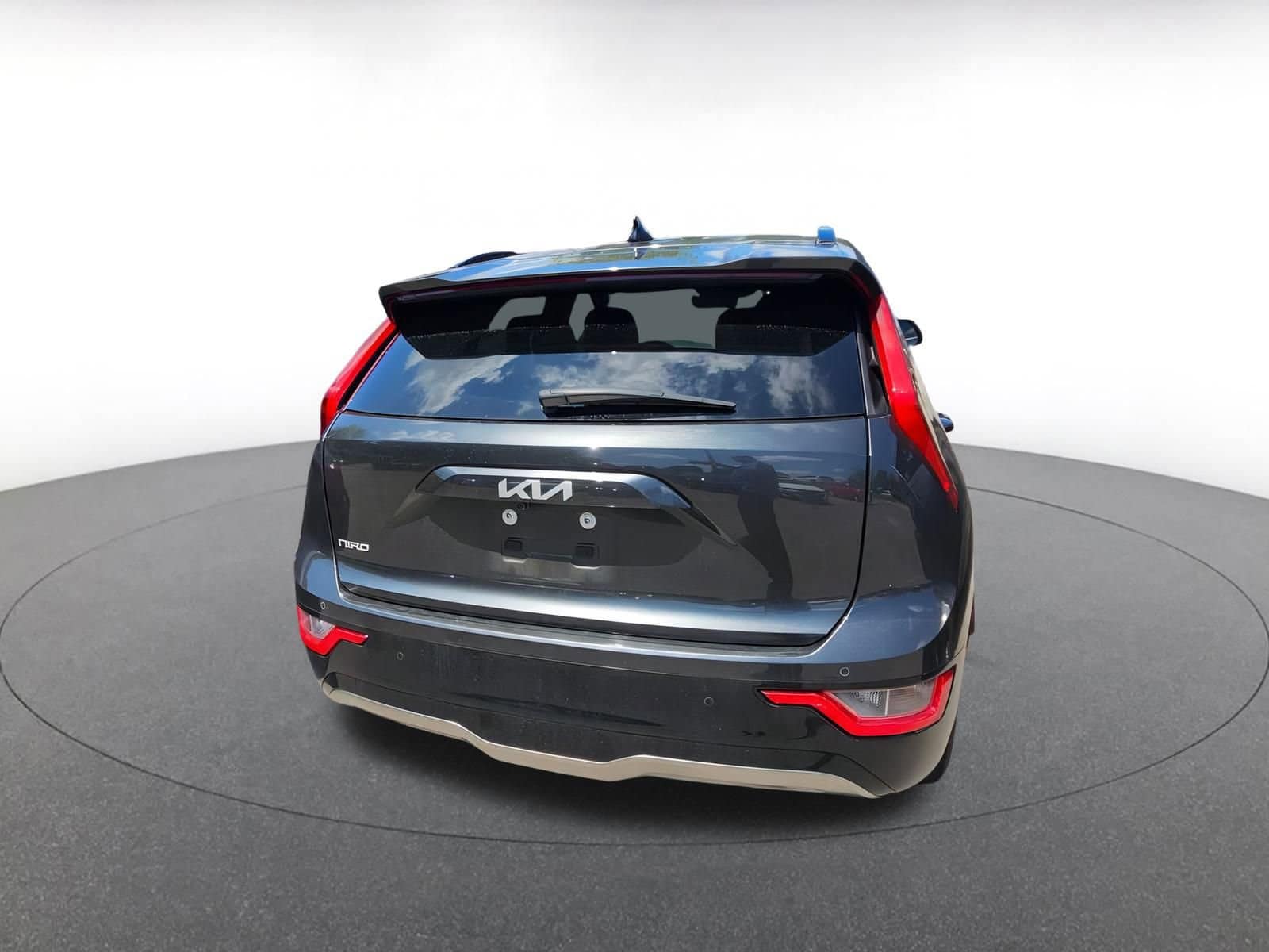 Thumbnail: 2023 Kia Niro - 3