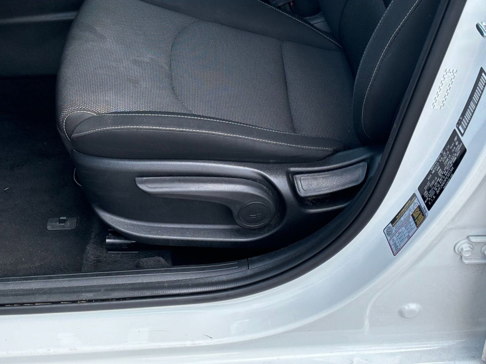 Thumbnail: 2023 Kia Forte - 23