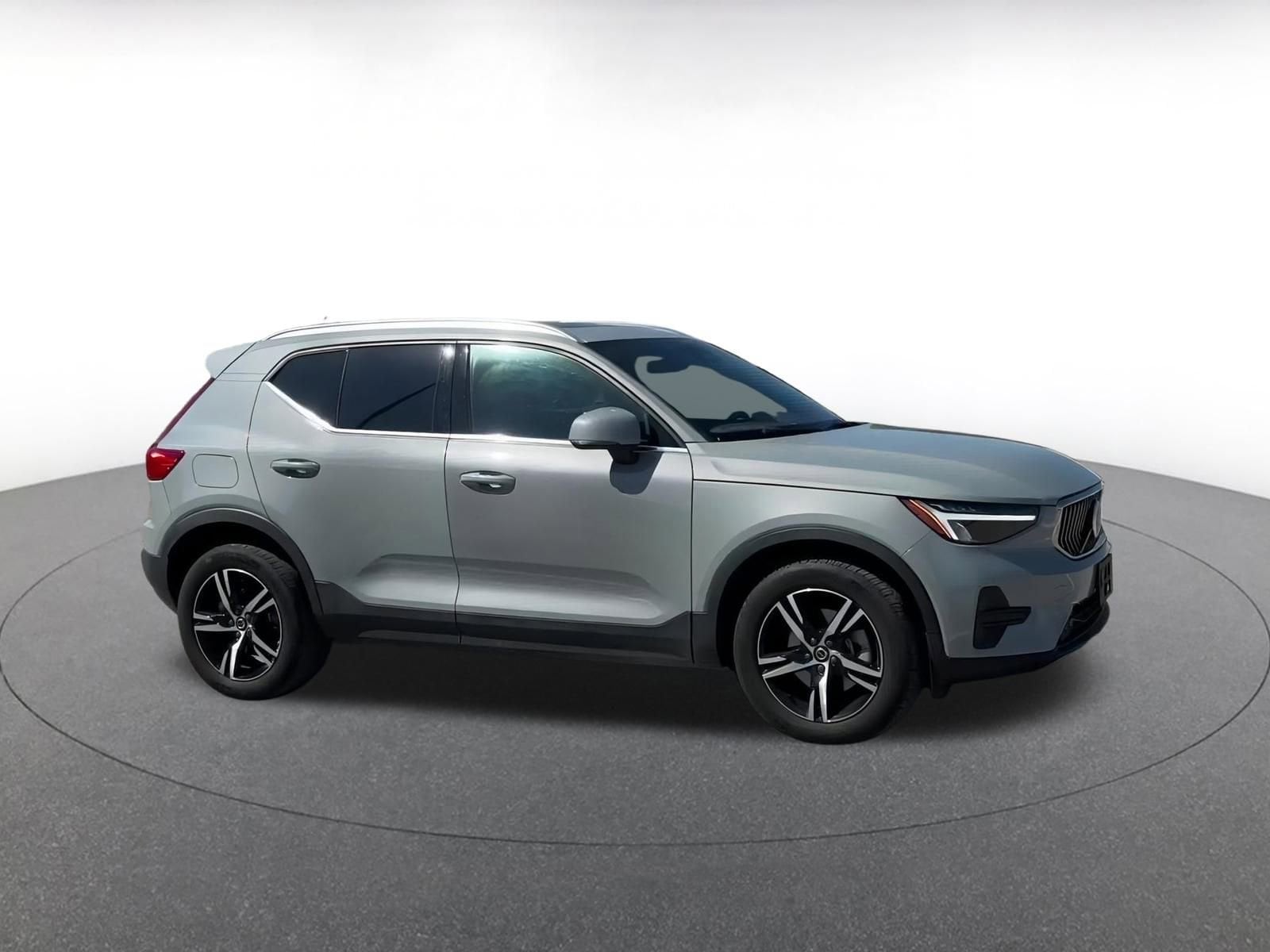 Thumbnail: 2024 Volvo XC40 - 2