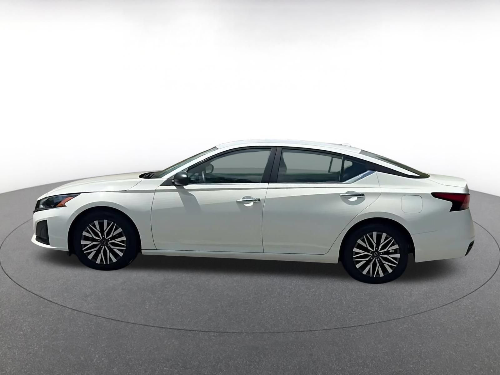 Thumbnail: 2025 Nissan Altima - 8