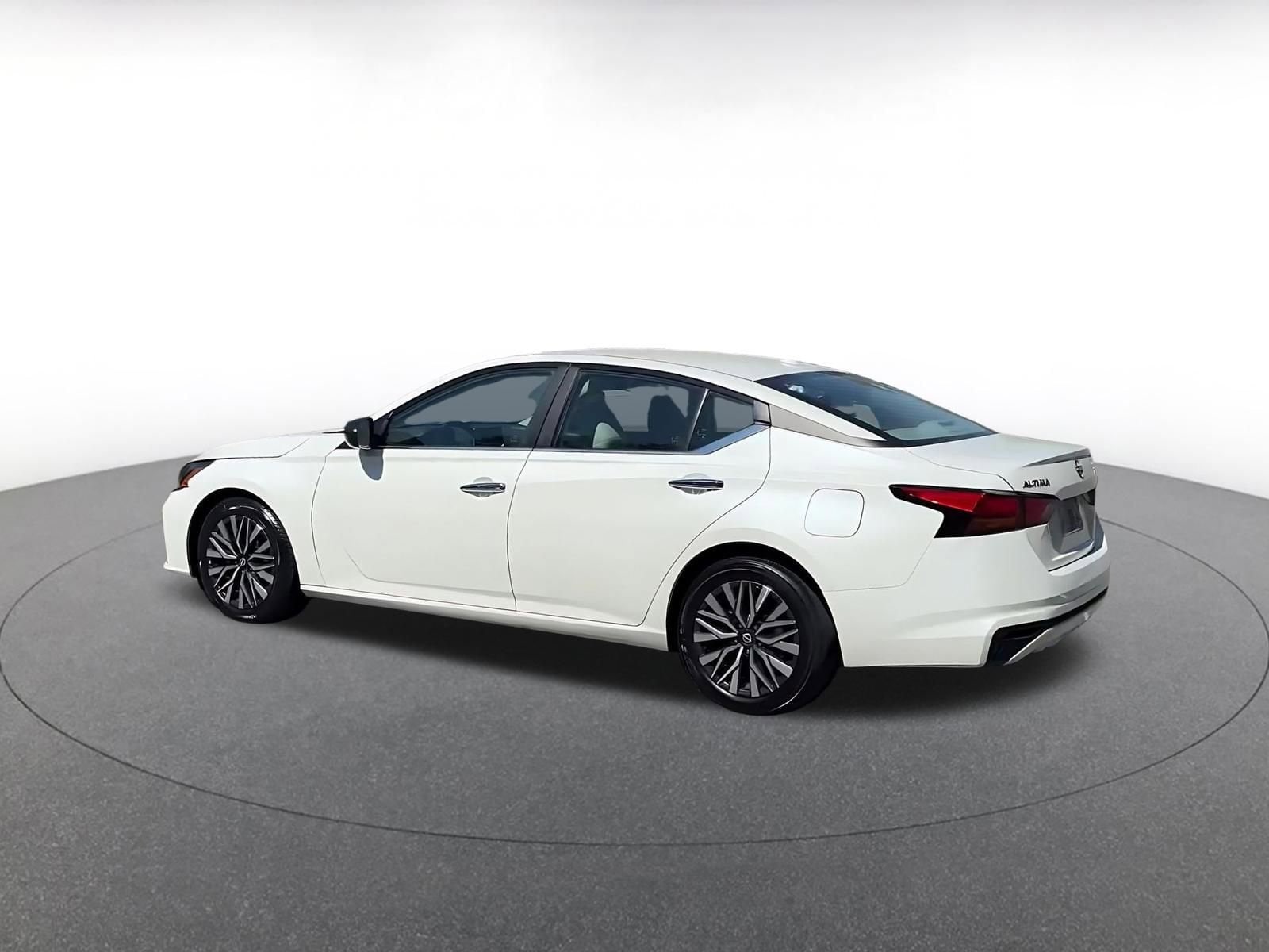 Thumbnail: 2025 Nissan Altima - 10