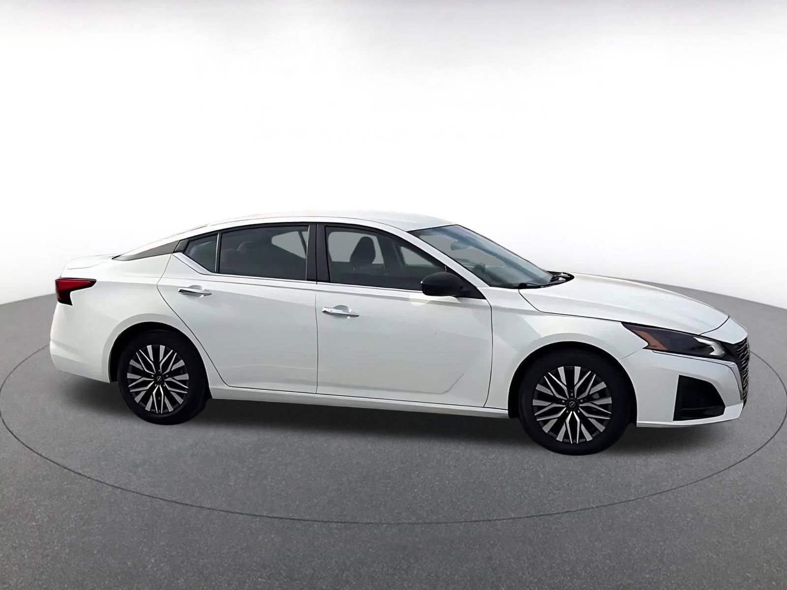 Thumbnail: 2025 Nissan Altima - 16