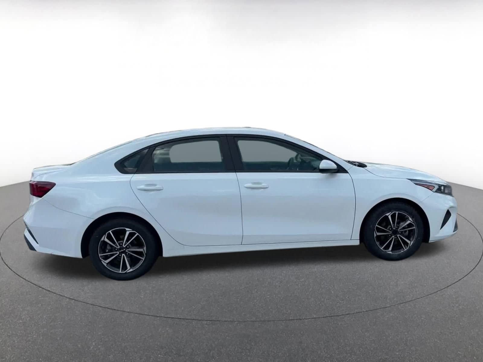 Thumbnail: 2023 Kia Forte - 15
