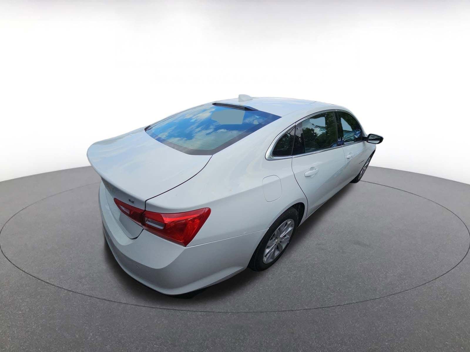 Thumbnail: 2024 Chevrolet Malibu - 6