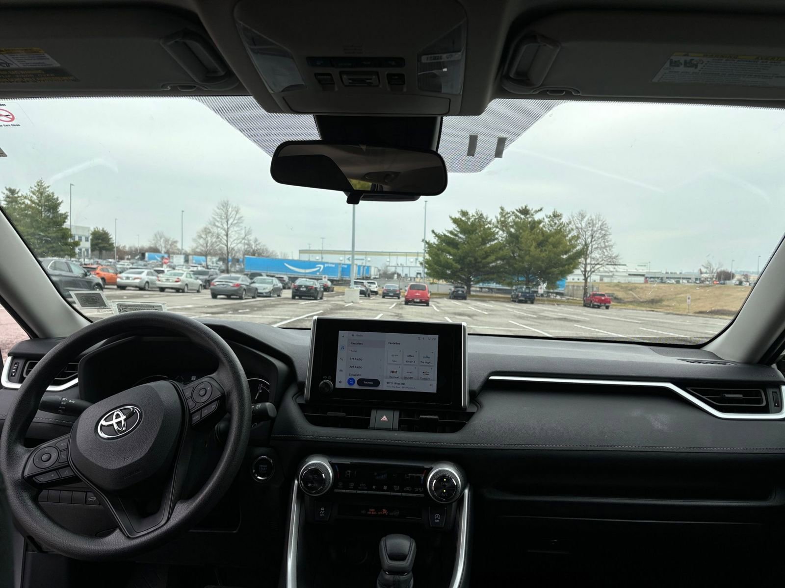 Thumbnail: 2025 Toyota RAV4 - 35