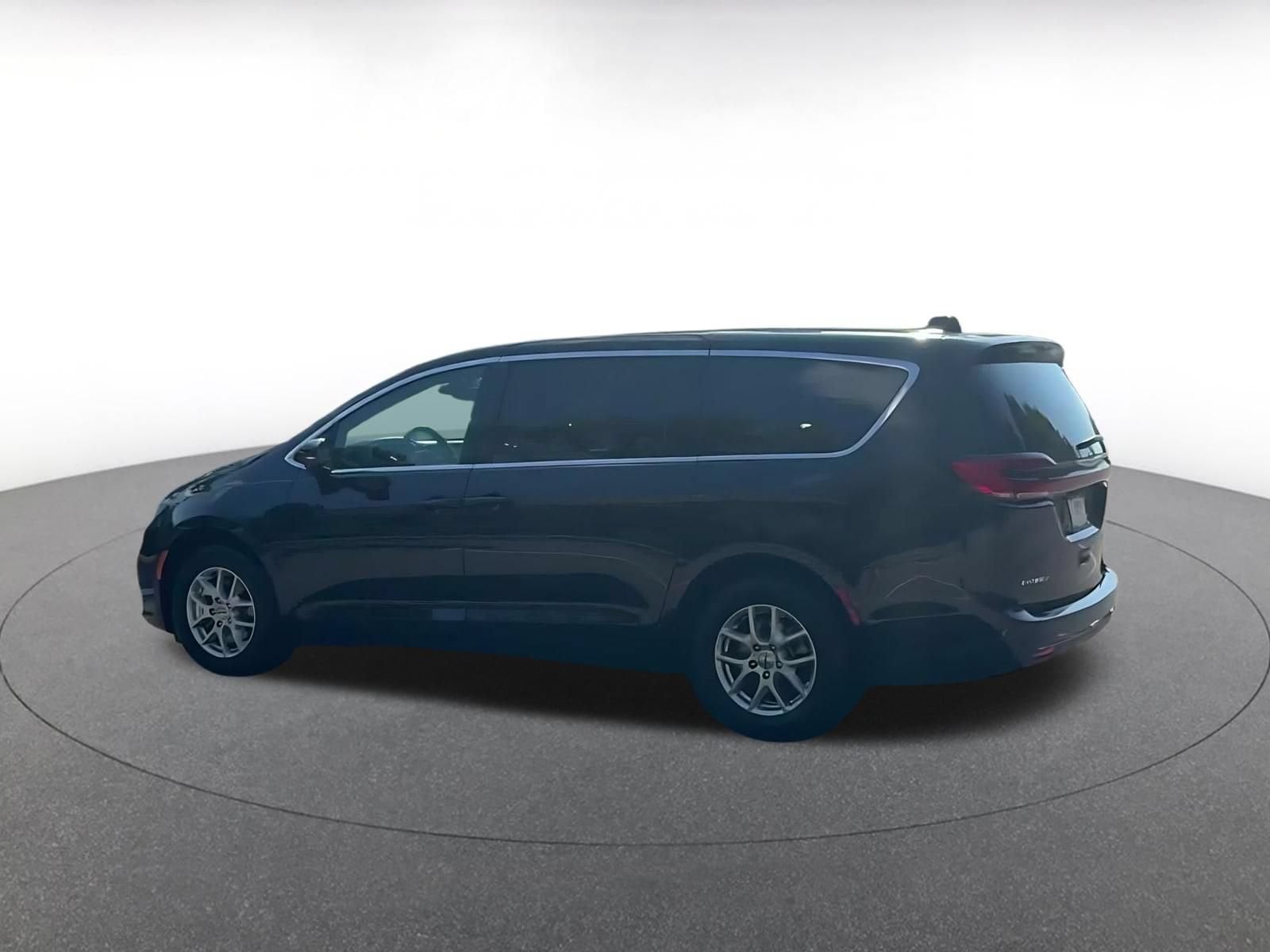 Thumbnail: 2025 Chrysler Pacifica - 9
