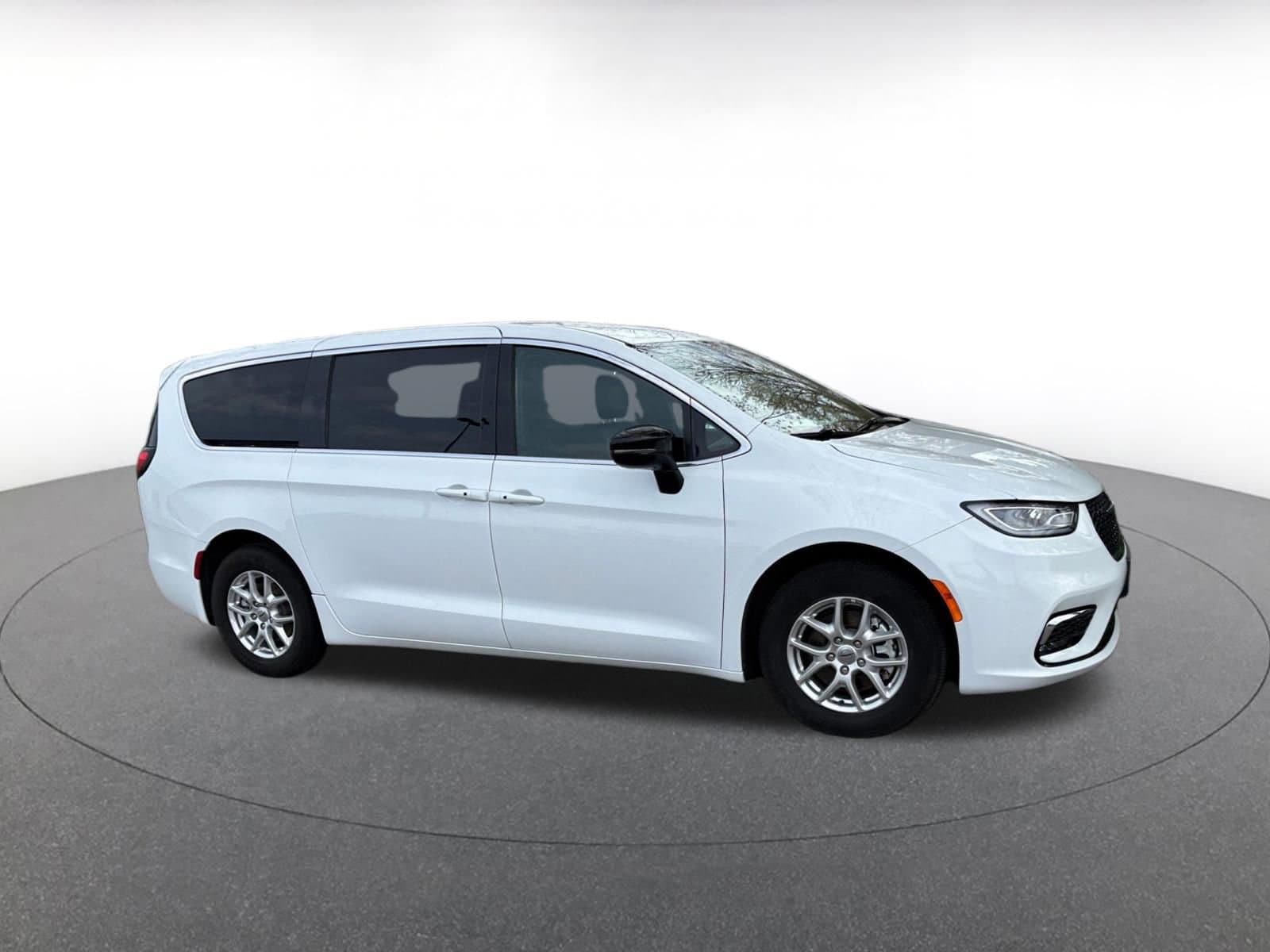 Thumbnail: 2025 Chrysler Pacifica - 1