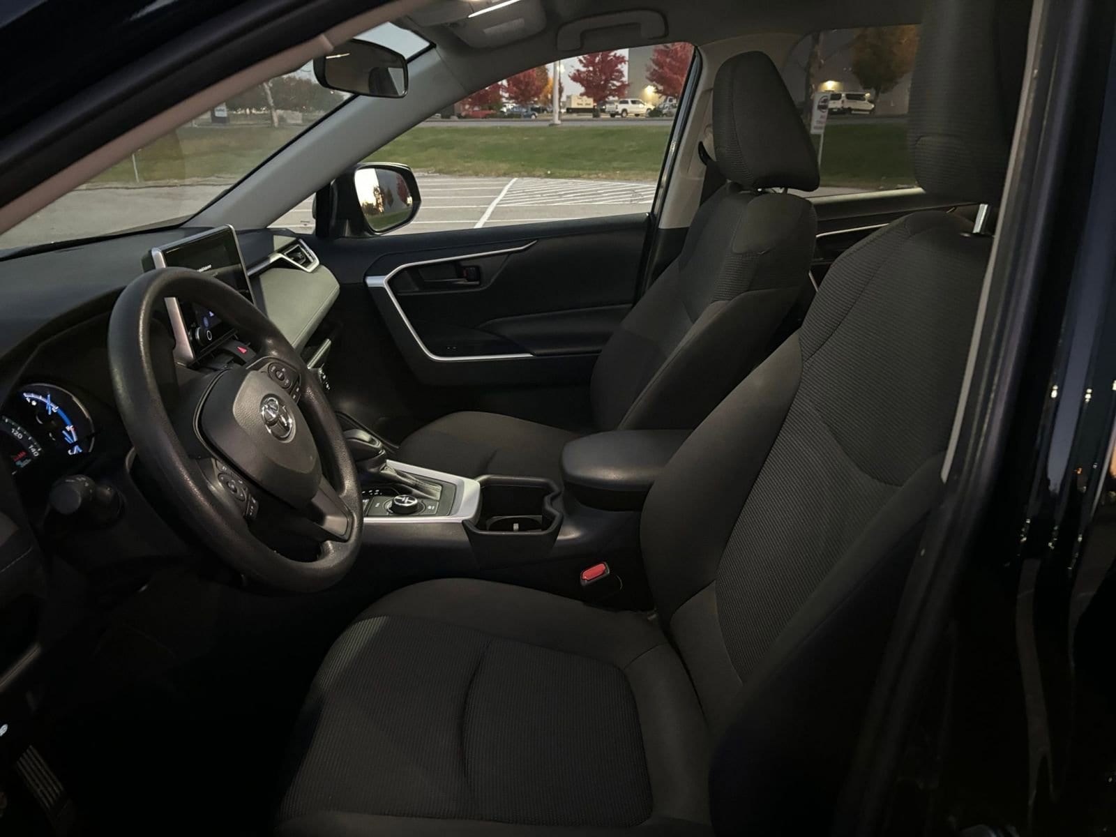 Thumbnail: 2025 Toyota RAV4 - 25