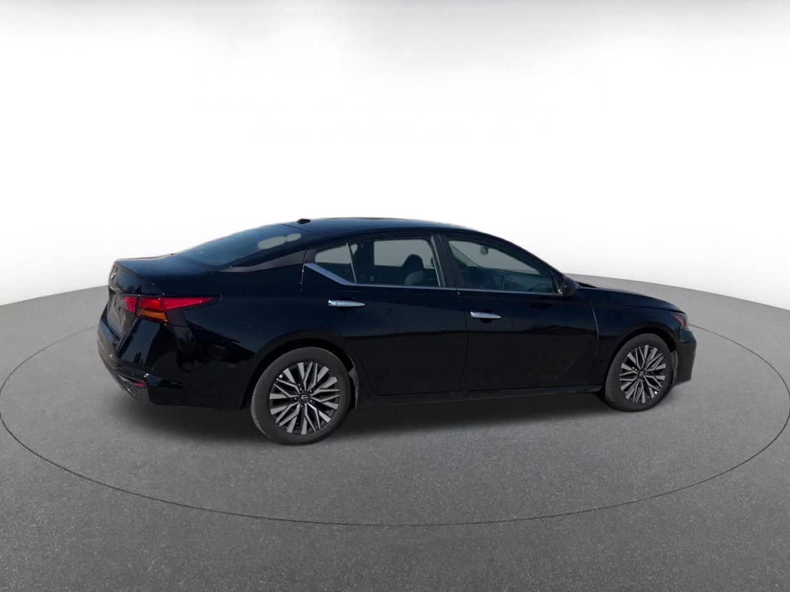 Thumbnail: 2025 Nissan Altima - 14