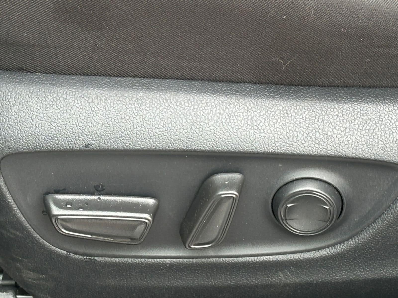 Thumbnail: 2025 Toyota RAV4 - 23