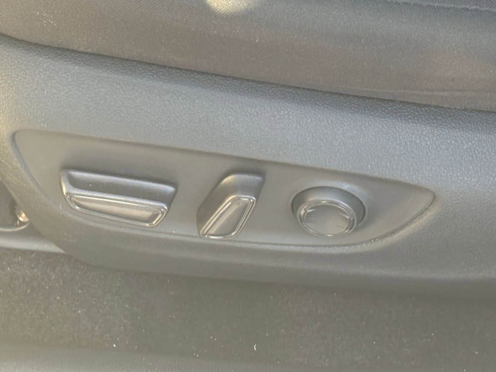 Thumbnail: 2025 Toyota RAV4 - 23