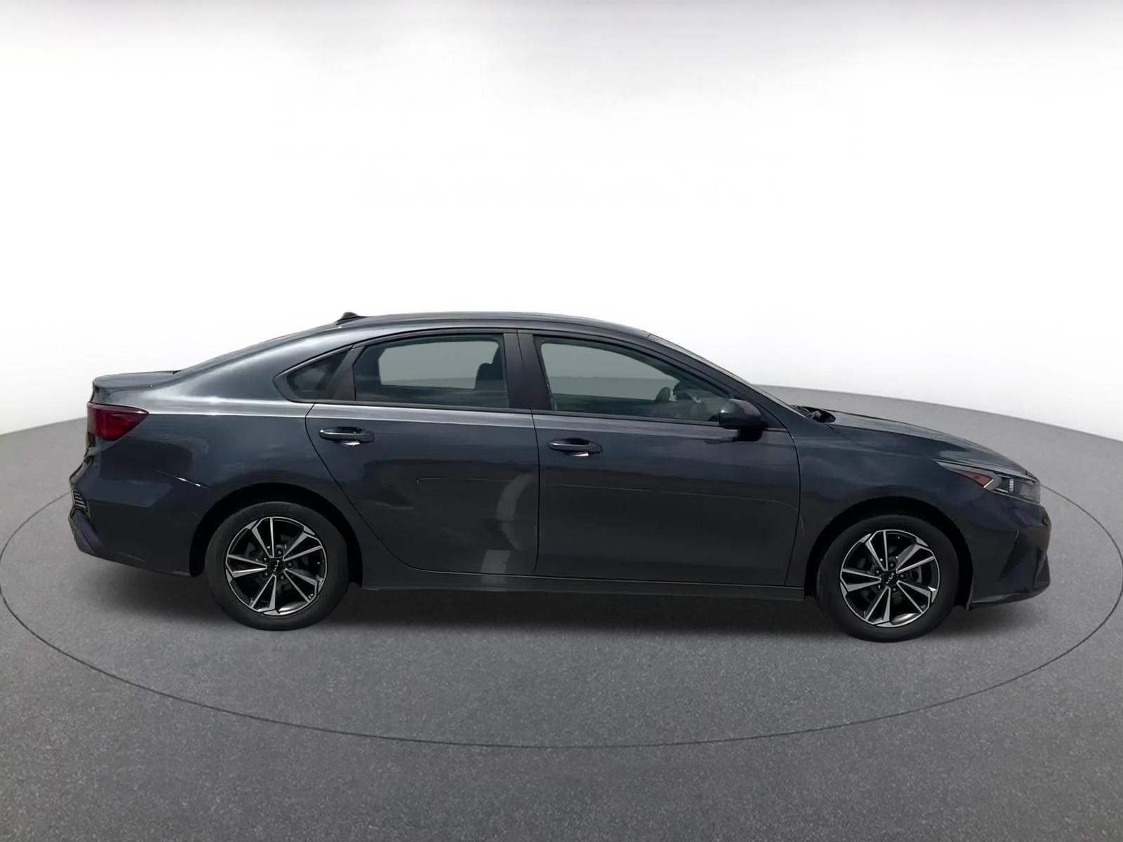 Thumbnail: 2024 Kia Forte - 16