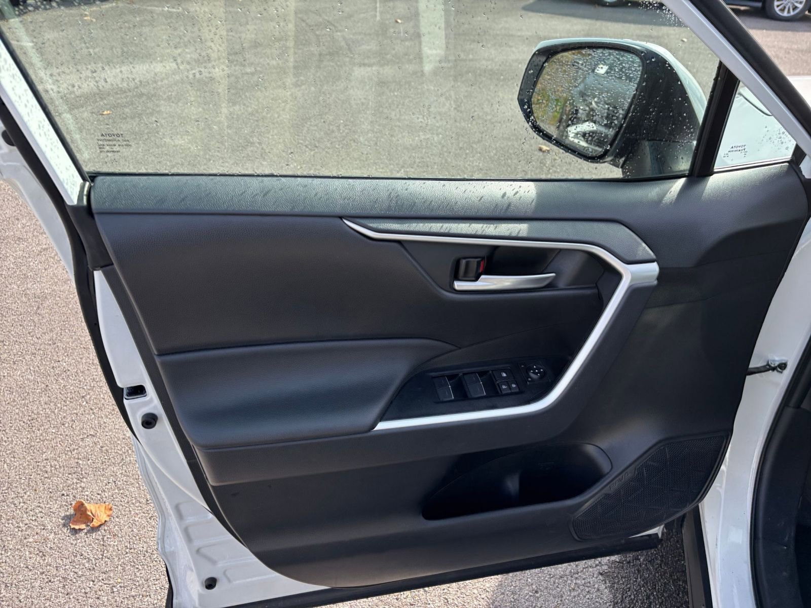 Thumbnail: 2025 Toyota RAV4 - 20