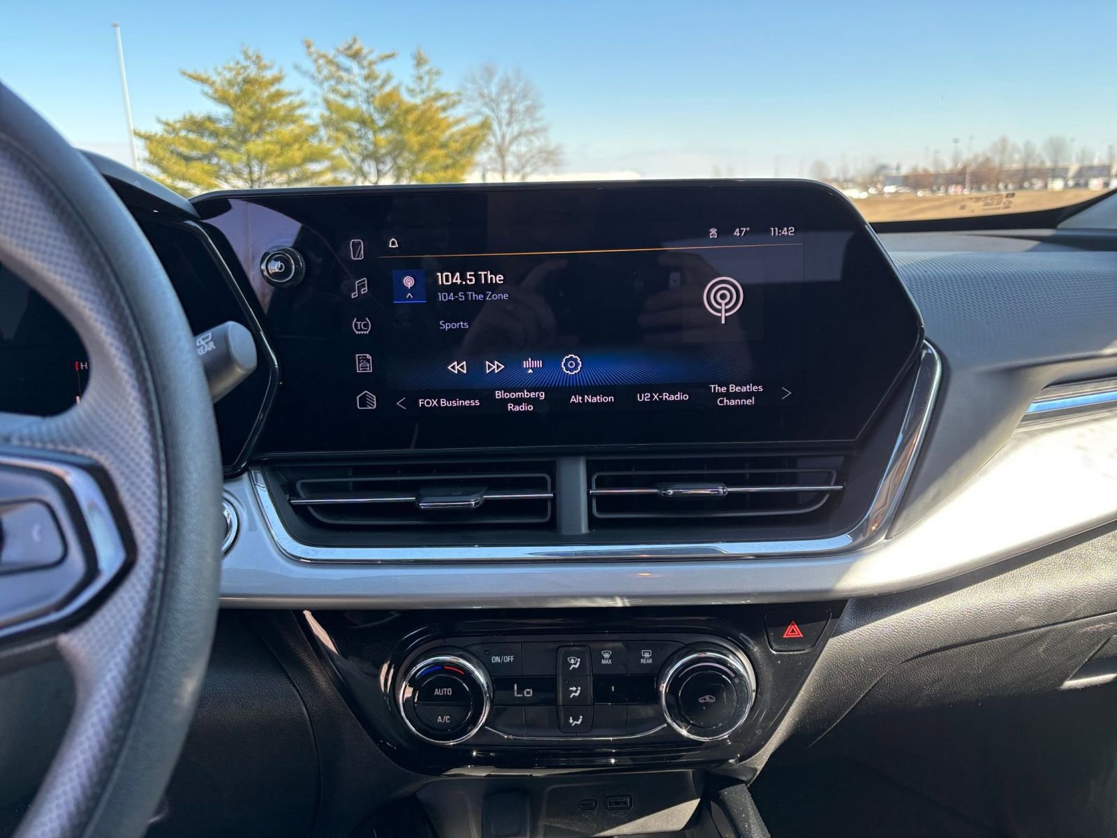 Thumbnail: 2025 Chevrolet Trax - 18