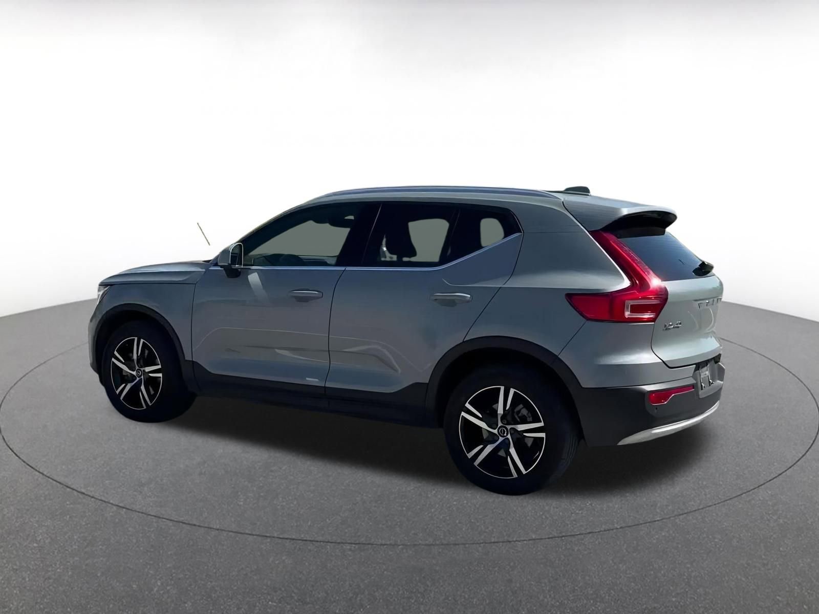 Thumbnail: 2024 Volvo XC40 - 10