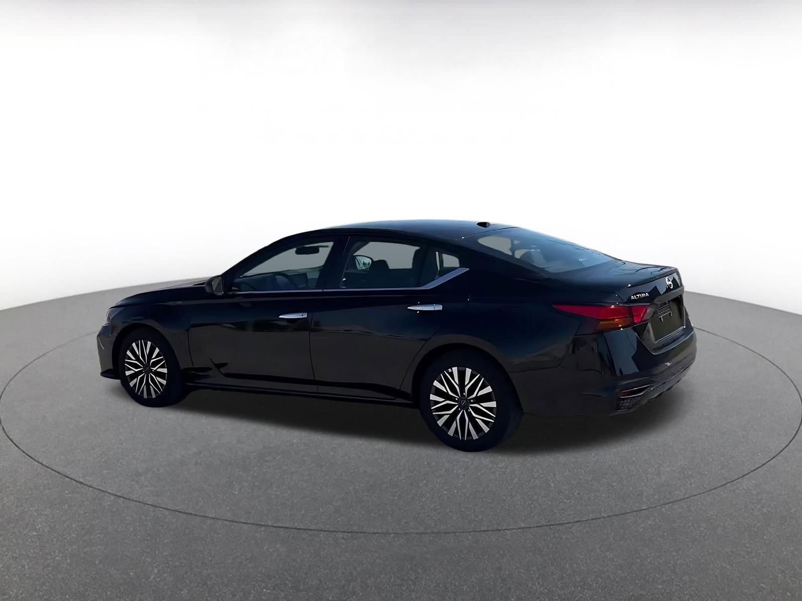 Thumbnail: 2025 Nissan Altima - 10