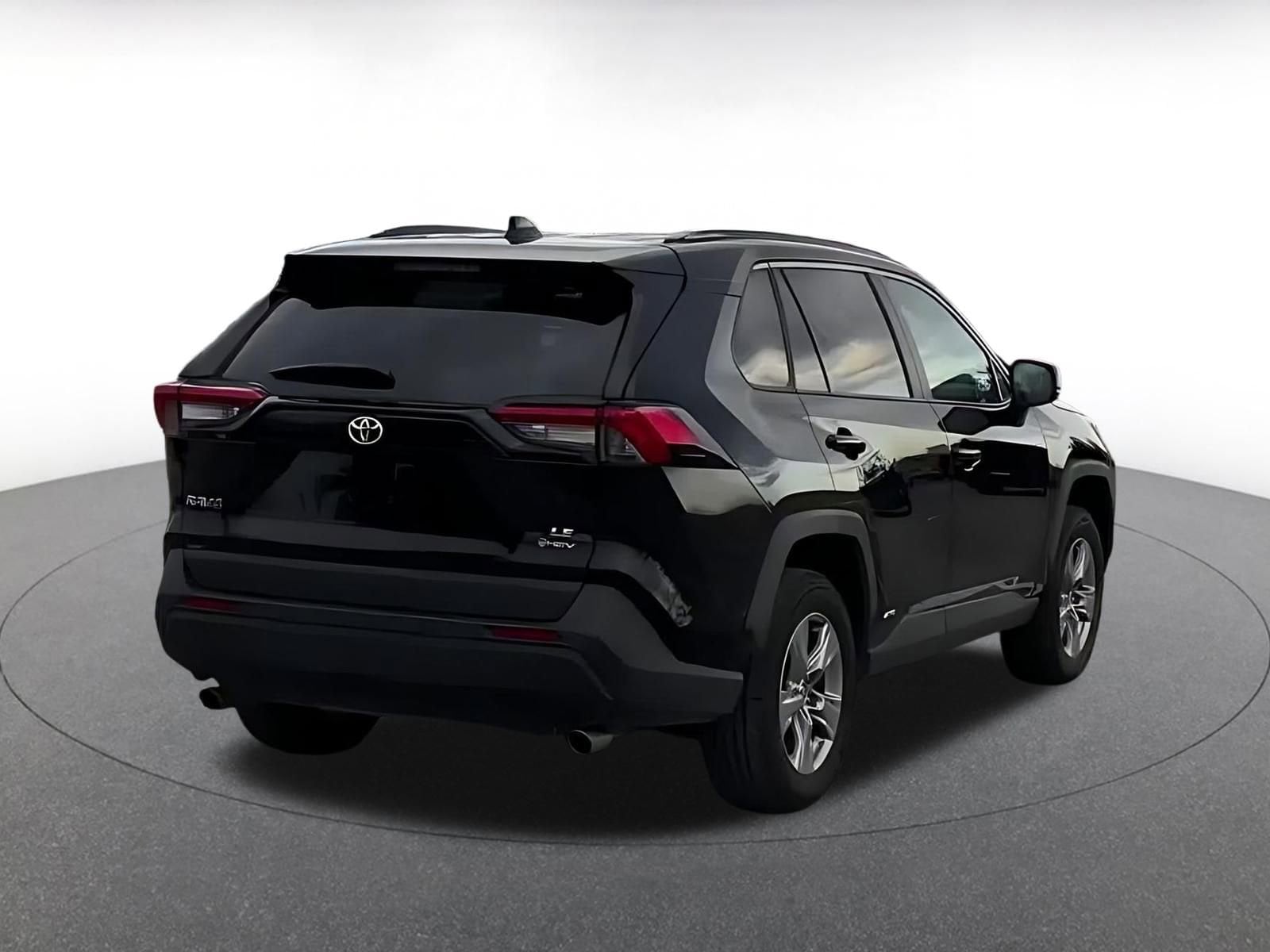 Thumbnail: 2025 Toyota RAV4 - 15