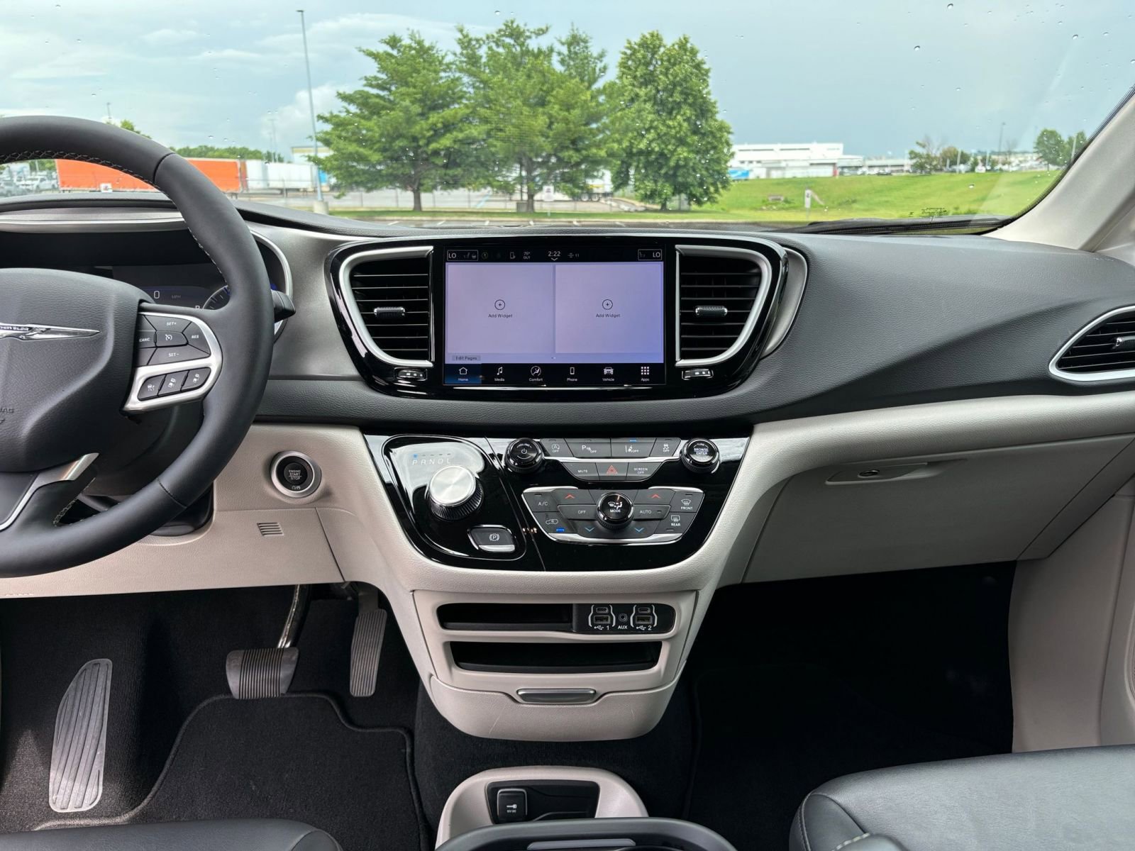 Thumbnail: 2024 Chrysler Pacifica - 18