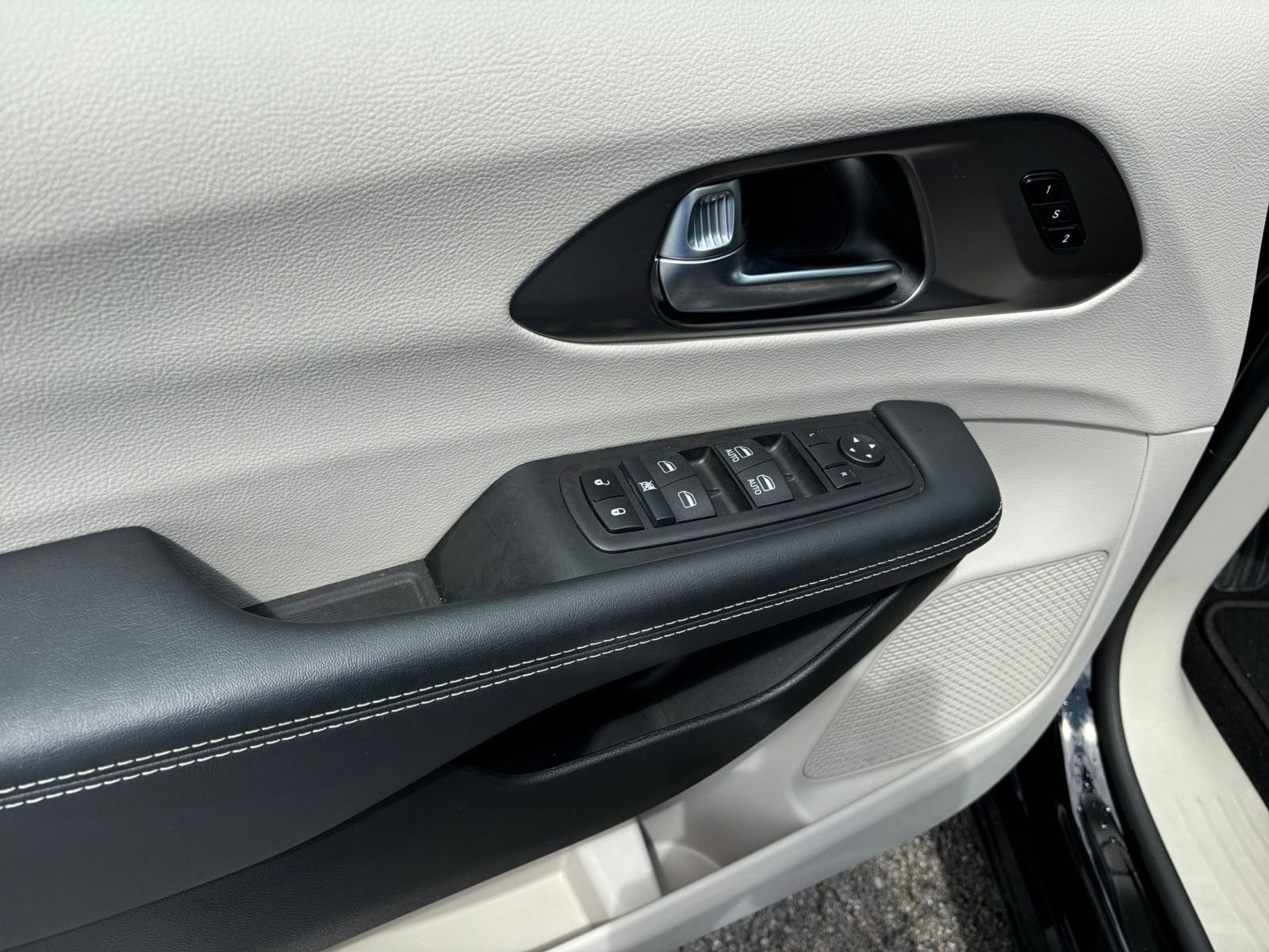 Thumbnail: 2024 Chrysler Pacifica - 21