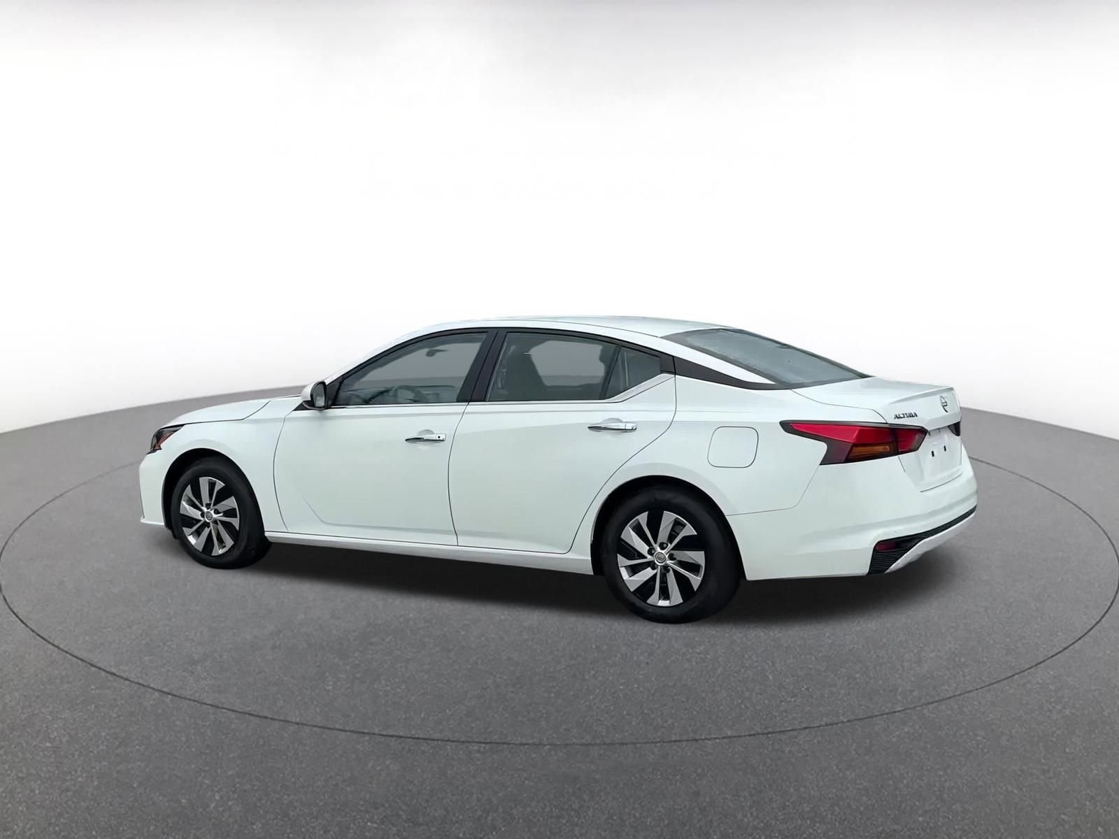 Thumbnail: 2023 Nissan Altima - 10