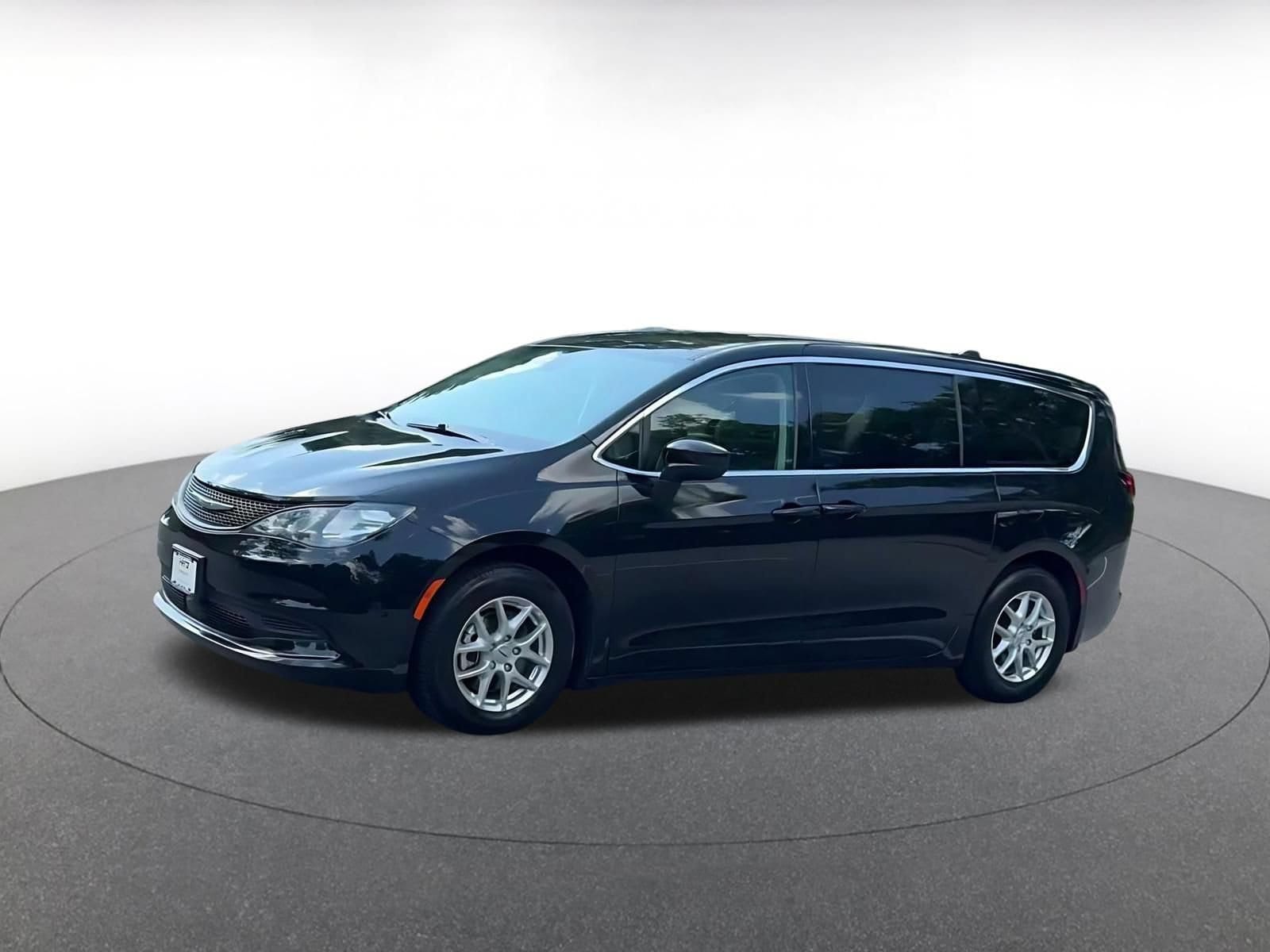 Thumbnail: 2024 Chrysler Voyager - 7