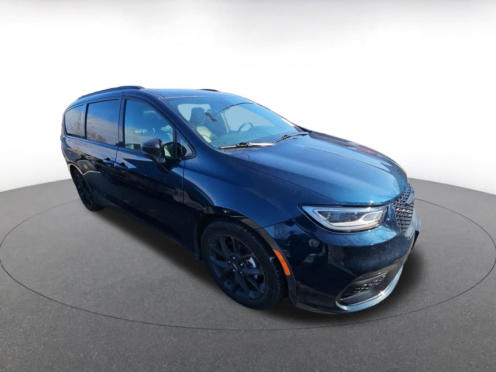 Thumbnail: 2025 Chrysler Pacifica - 1