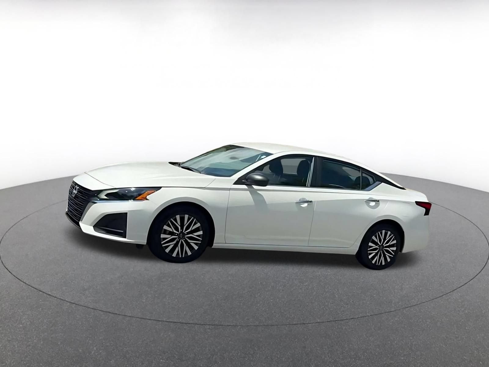 Thumbnail: 2025 Nissan Altima - 7