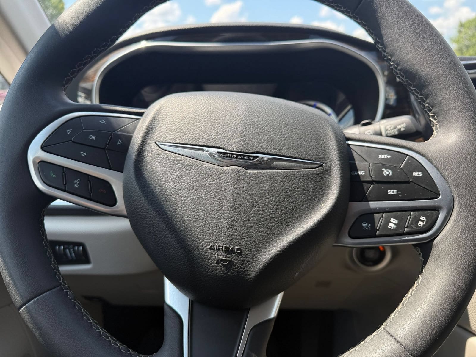 Thumbnail: 2023 Chrysler Pacifica - 30
