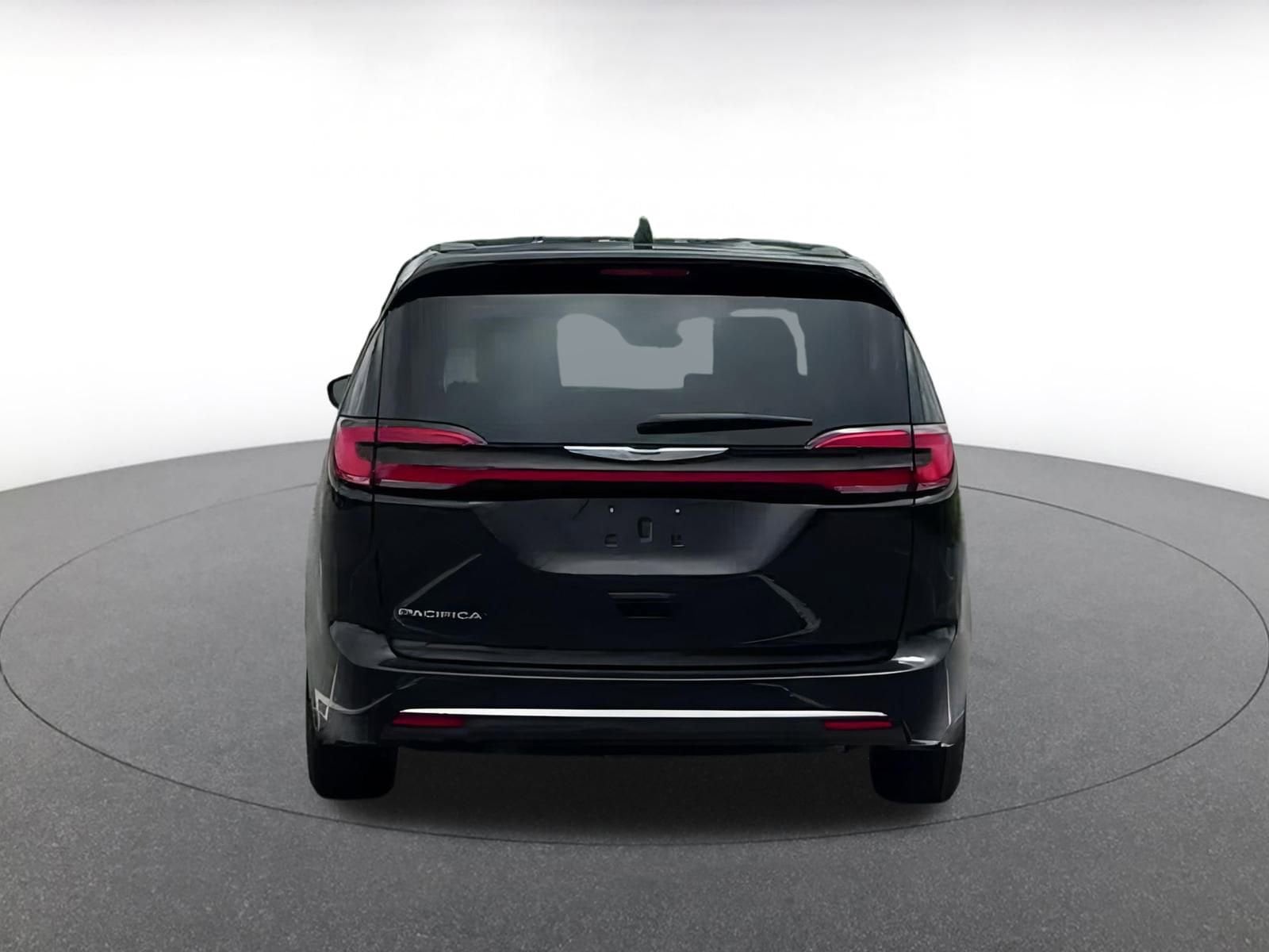Thumbnail: 2024 Chrysler Pacifica - 12