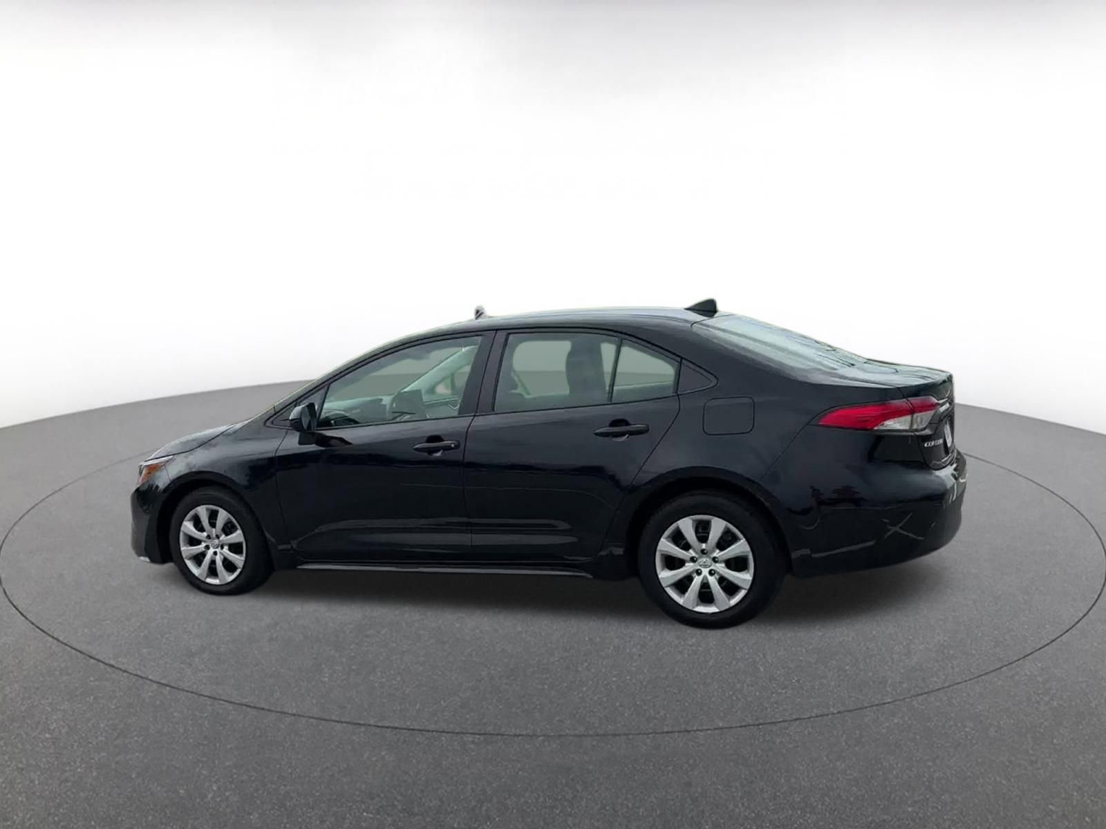 Thumbnail: 2023 Toyota Corolla - 10