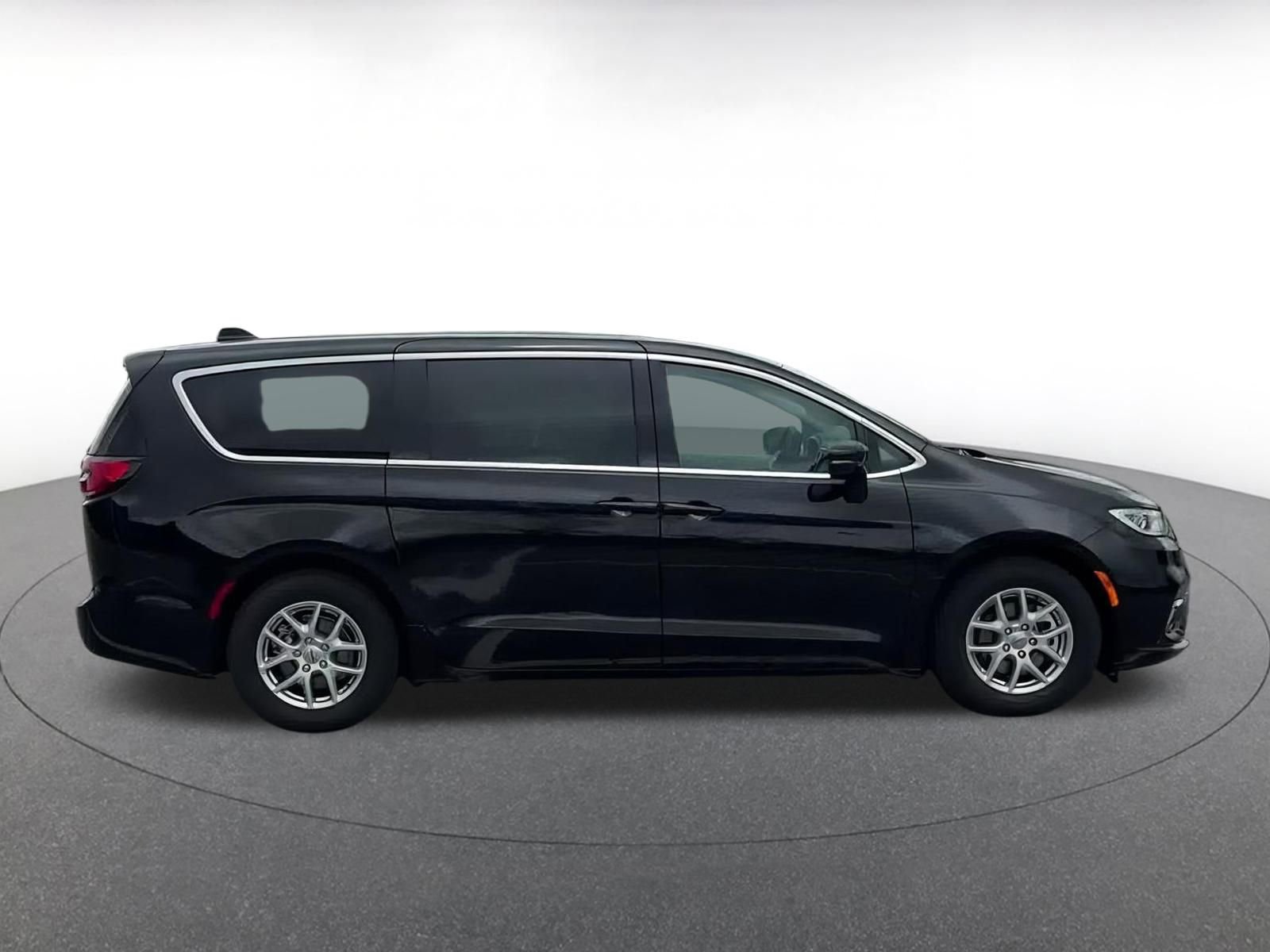 Thumbnail: 2024 Chrysler Pacifica - 16