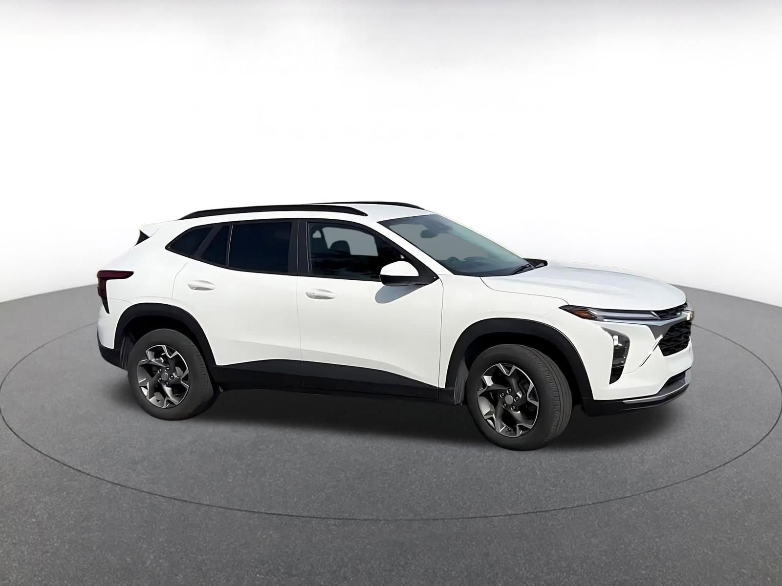 Thumbnail: 2025 Chevrolet Trax - 2