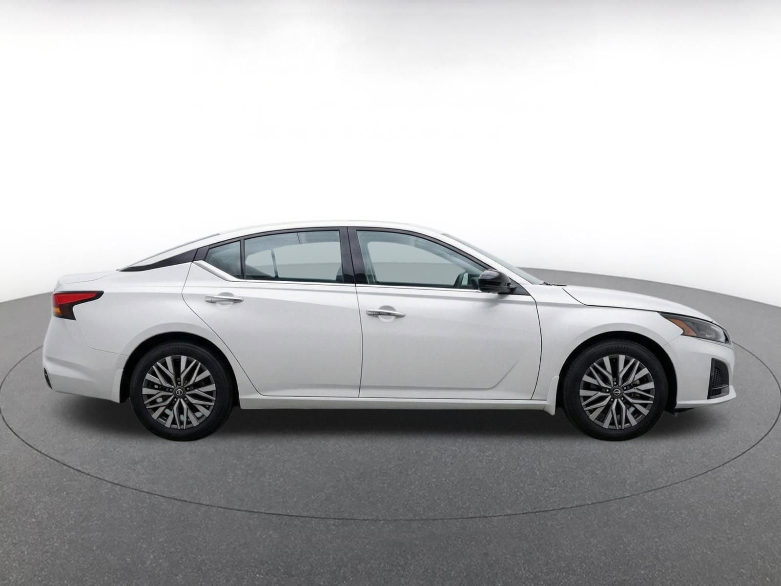 Thumbnail: 2025 Nissan Altima - 8
